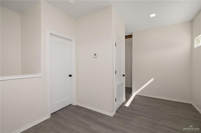 Building Photo - 18 Stablewood
