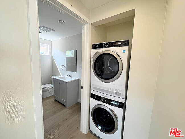 Building Photo - 1302 Amethyst St