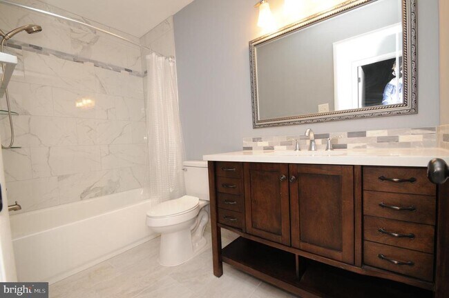 Building Photo - 7803 Whistling Pines Ct
