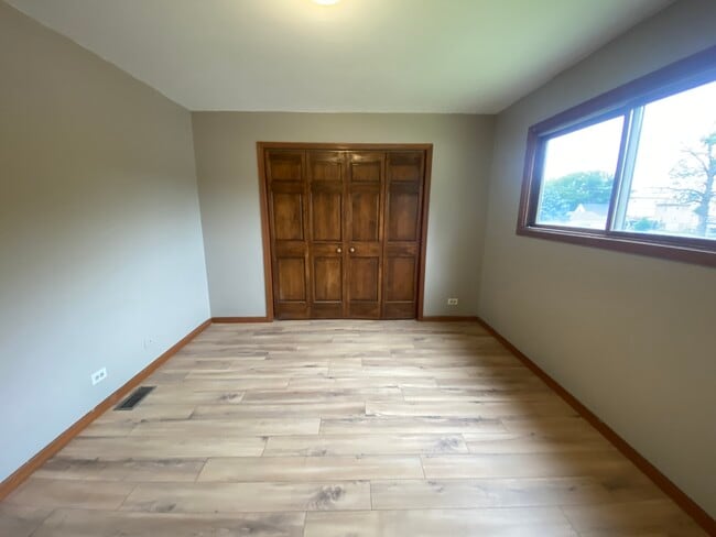 Building Photo - 2021 Kirschoff Ave