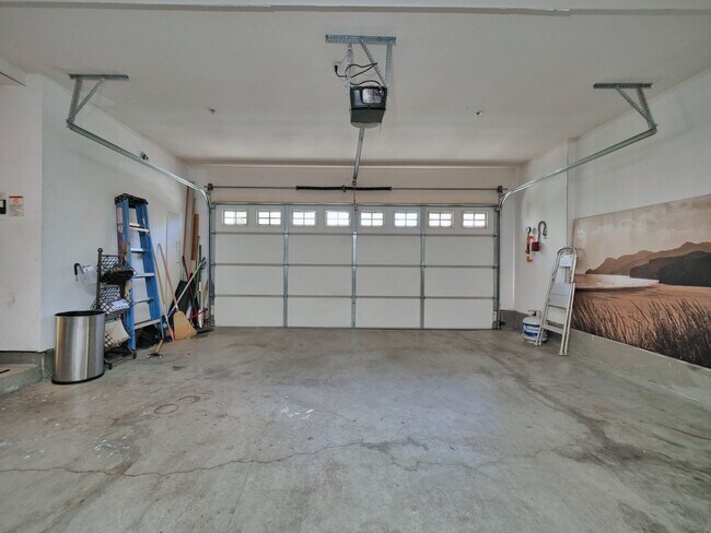 Building Photo - Gorgeous 4 Bed, 3.5 Bath in Brentwood