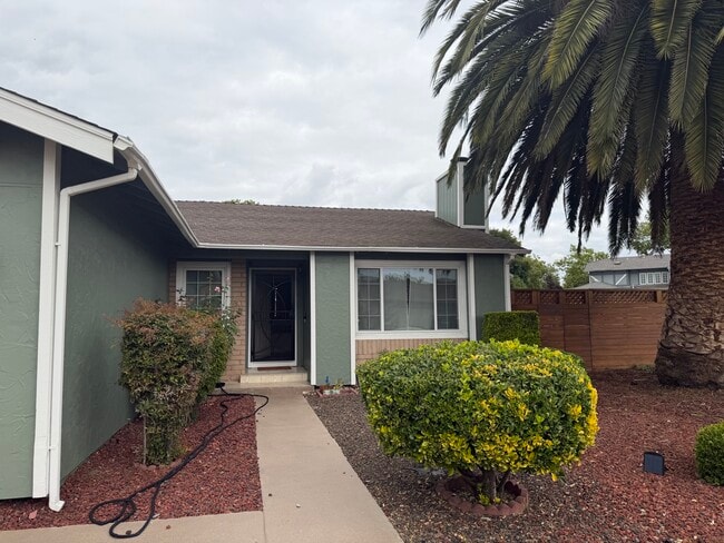 Building Photo - 220 Notre Dame Dr