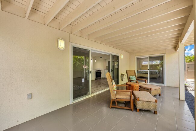 Building Photo - Newly Renovated Furnished 3BR/1BA Downstairs Unit with Pool Access in South Kihei