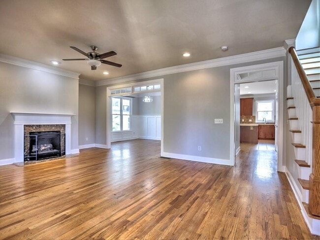 Building Photo - 975 Odessa Dr