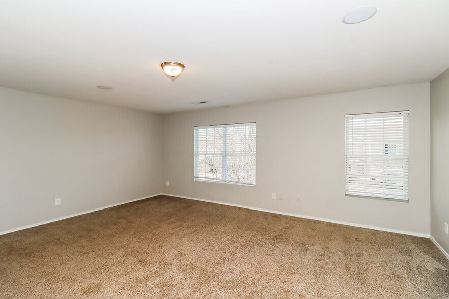 Building Photo - 941 Silverberry St