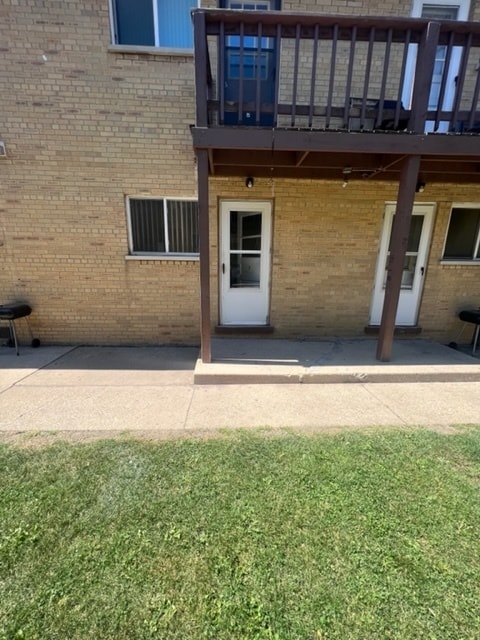 Building Photo - 593 Park Plz