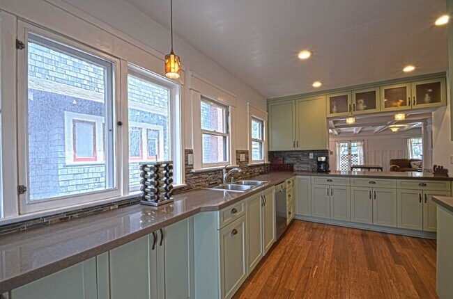 Building Photo - Beautifully Renovated Craftsman with Private Yard & Guest Suite in Prime Bankers Hill