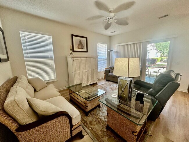 Building Photo - Fully Furnished Two Bedroom Home in Sun City!