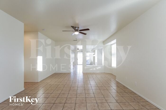 Building Photo - 6604 W Lawrence Ln