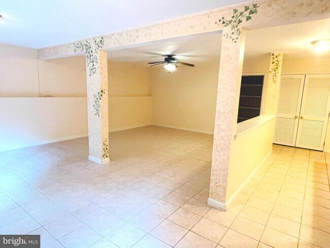 Building Photo - 9 Scarlet Oak Cir