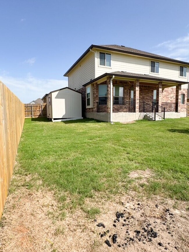 Building Photo - Stunning home with ALL THE SPACE in 3 Creeks!