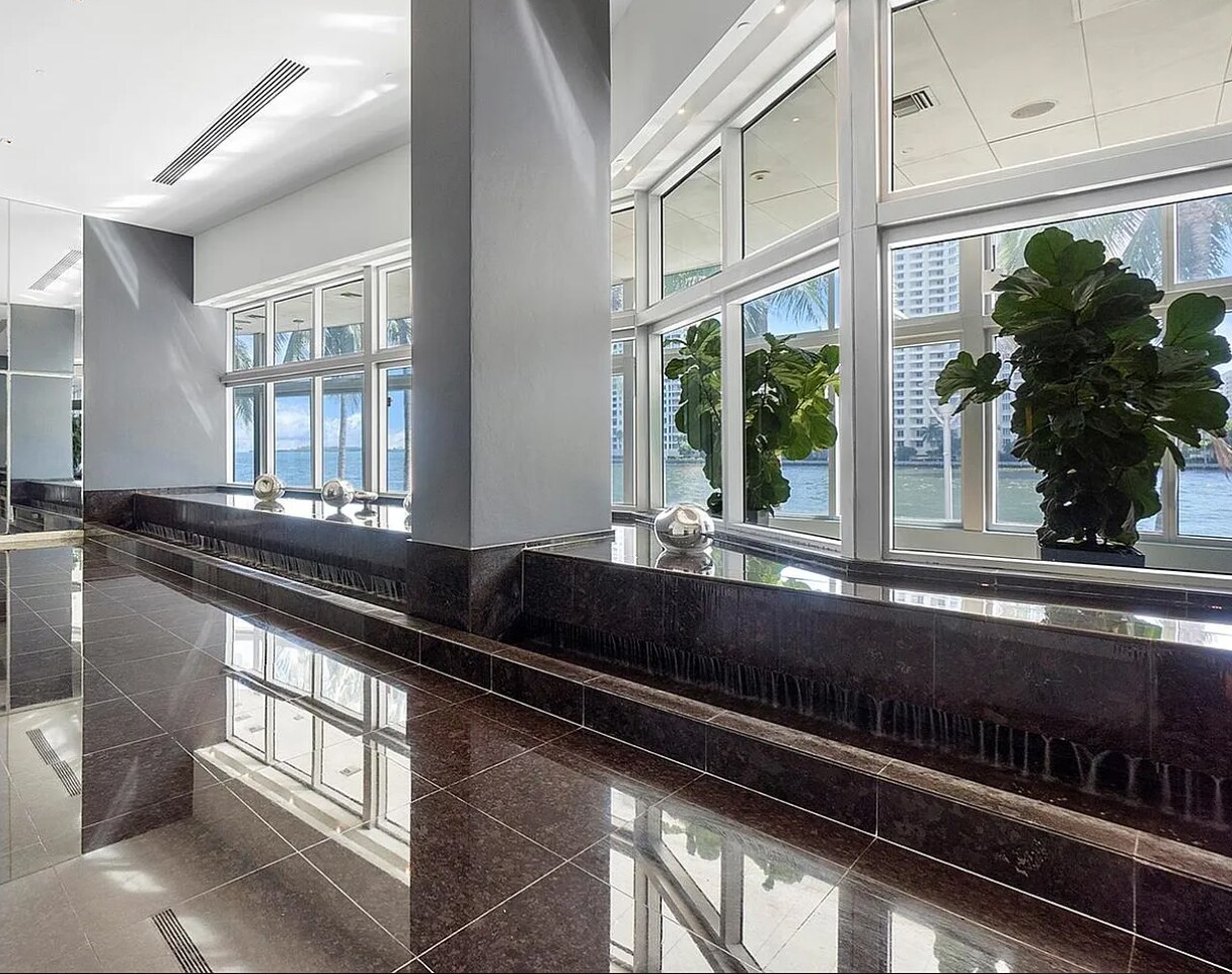 Building Photo - 325 S Biscayne Blvd