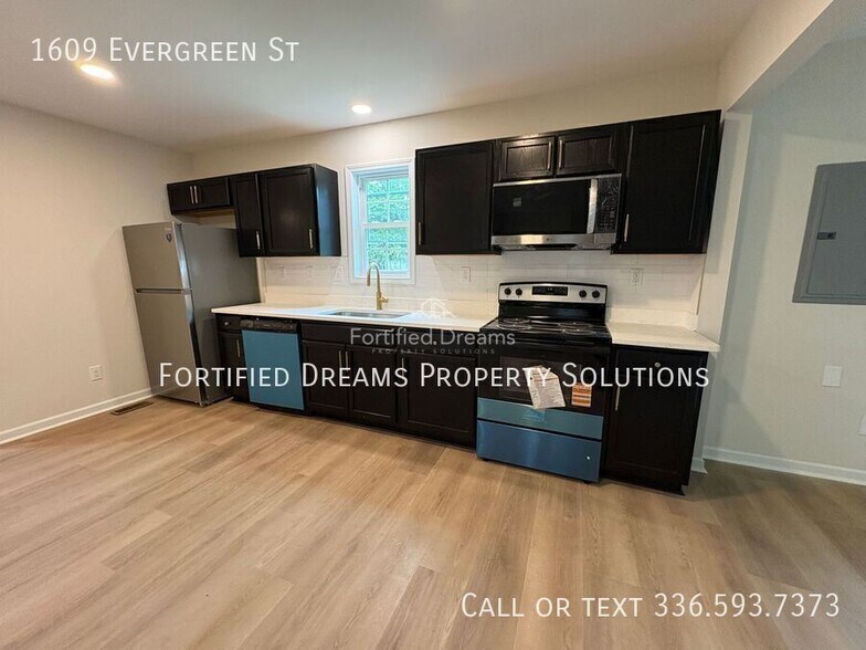 Building Photo - 1609 Evergreen St