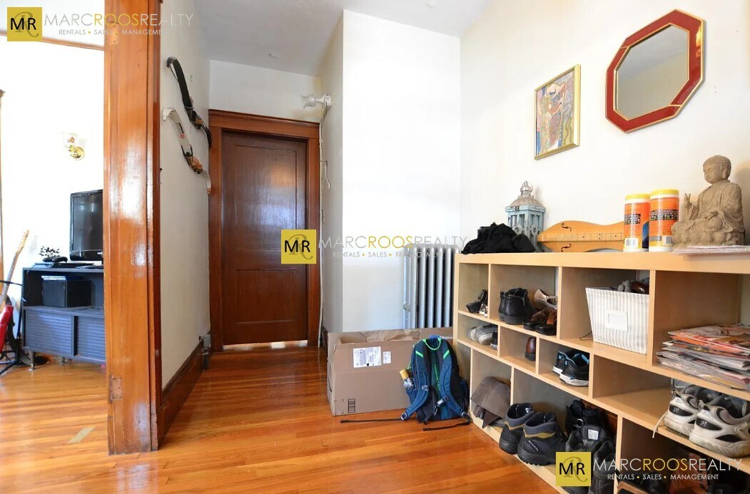 Building Photo - 8 Oliva Rd