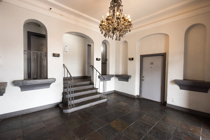 Building Photo - 357 S Alvarado St