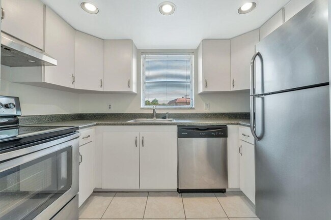 Kitchen - 312 Southwind Ct