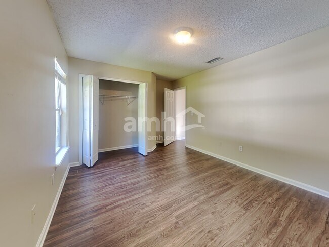 Building Photo - 23856 Flora Parke Blvd