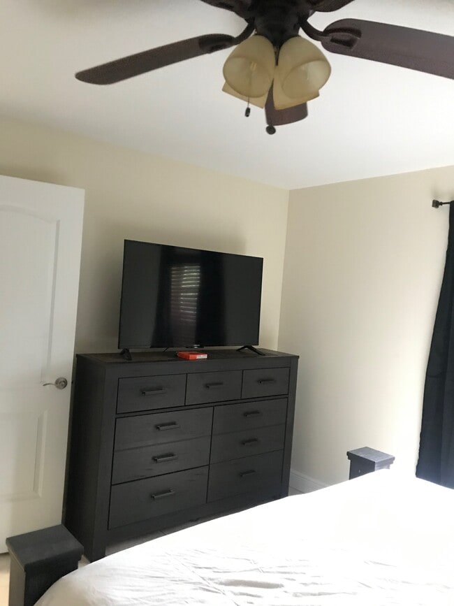 master room - 1473 NE 48th St
