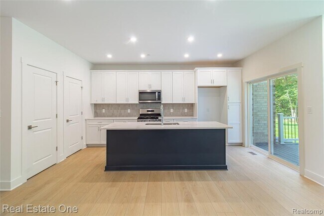 Building Photo - 49530 Coldwater Rdg Dr