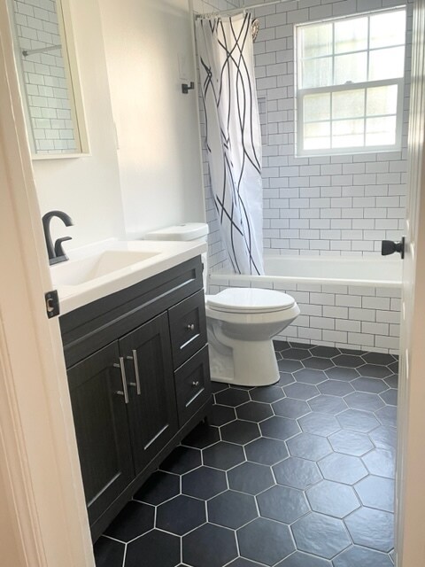 Full Bath - 815 N Curson Ave