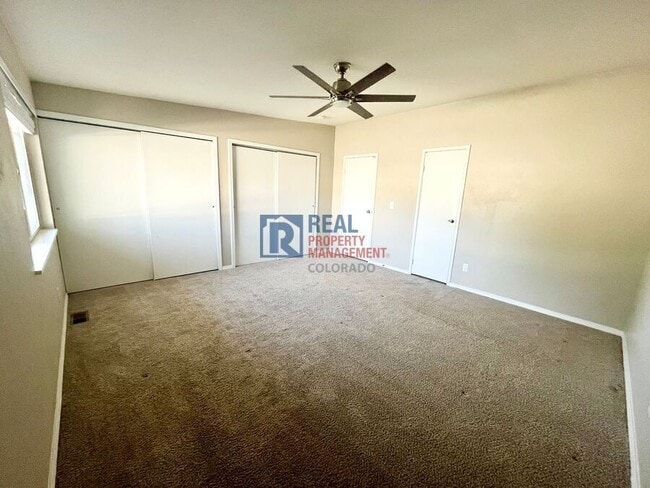 Building Photo - 392 W Rockrimmon Blvd