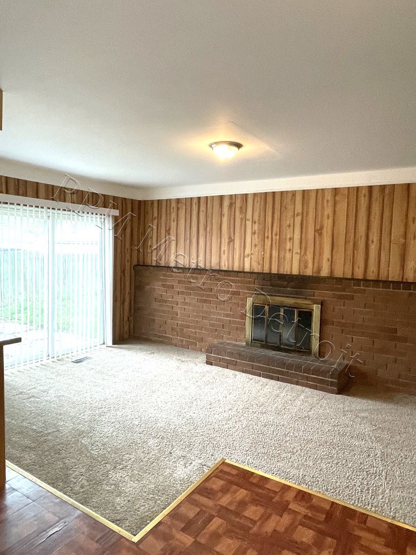 Building Photo - 33633 Cheryl St