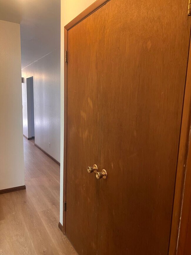 Building Photo - Holiday Savings - $500 Off 1st Months's Rent - Charming 3bd/2 Home