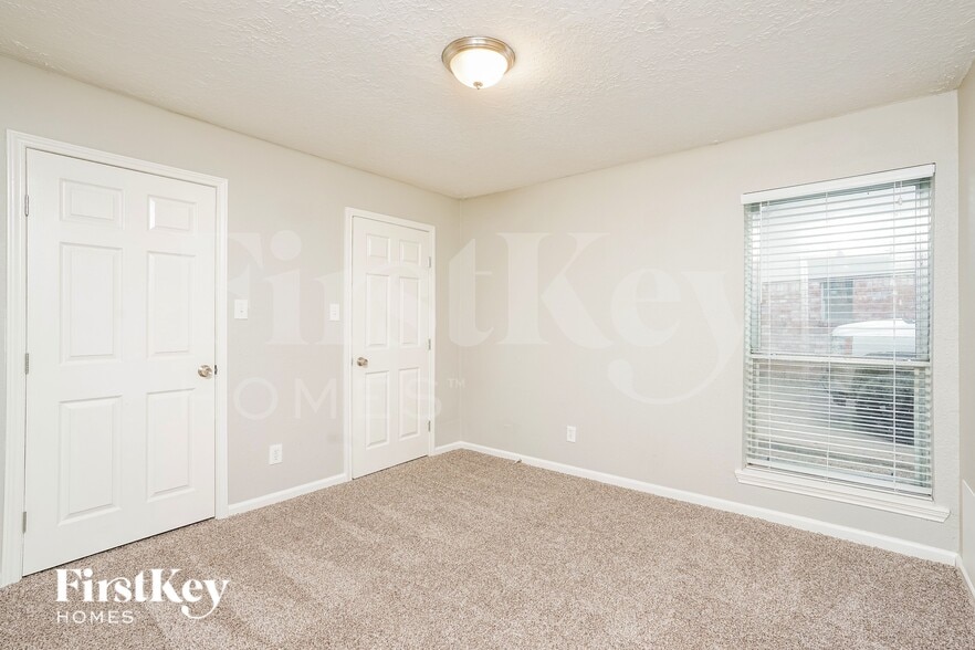 Building Photo - 15603 Sandy Hill Dr