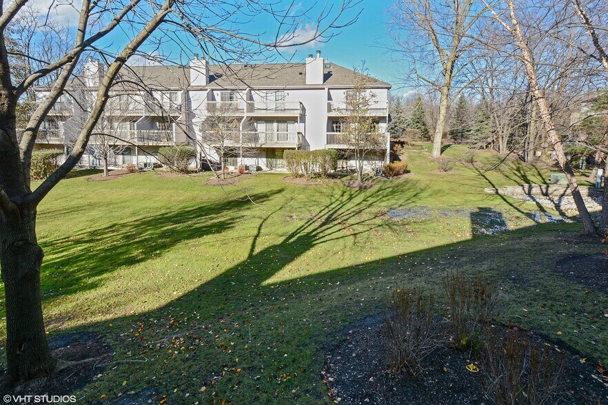 Back view - shared area - 1560 N Saint Marks Pl