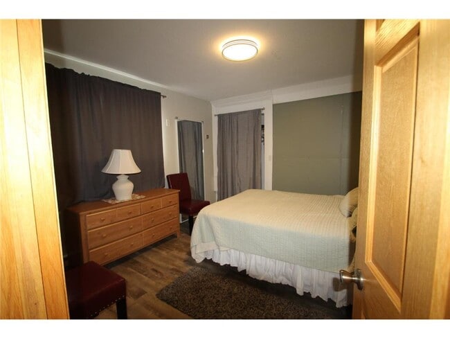 Building Photo - 401 W Main St