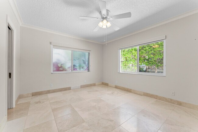 Building Photo - 1203 Hillsboro Mile