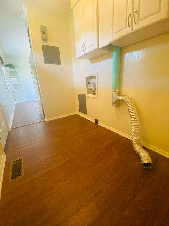 Laundry hookup - 2905 S Chippewa Ln