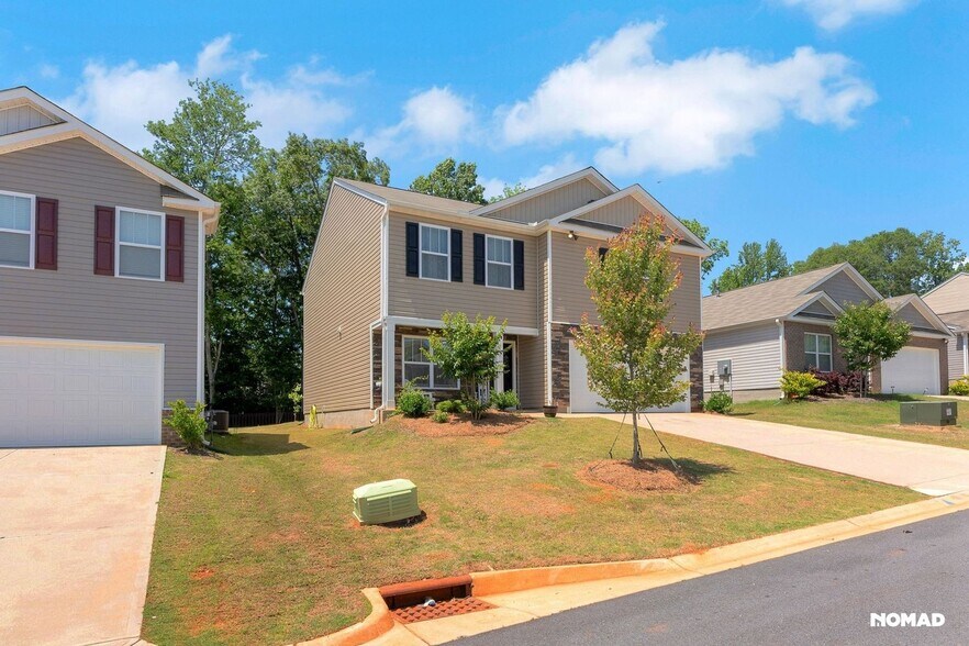 Building Photo - 208 Kernow Ln