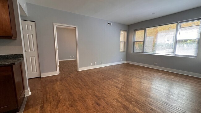 Building Photo - 4917 N Avers Ave
