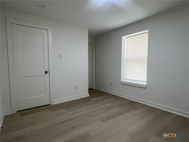 Building Photo - 201 Lowery Dr