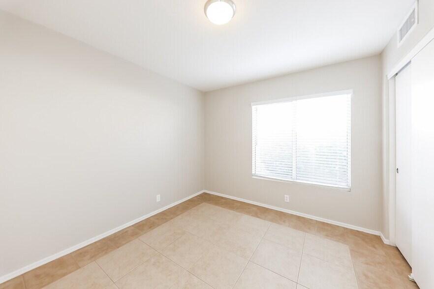 Building Photo - 7767 W Flynn Ln