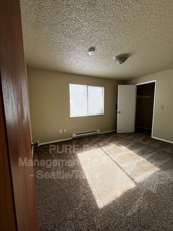 Building Photo - 1812 I St NE