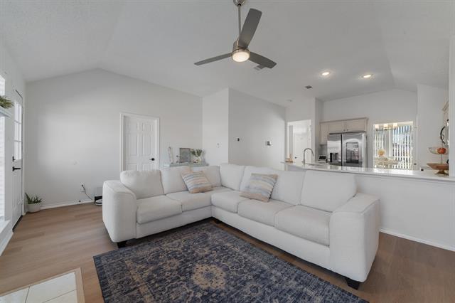 Building Photo - 2827 St Martin Dr