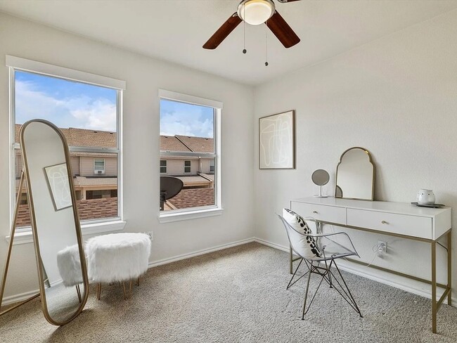 Building Photo - 2305 Homewood Ln