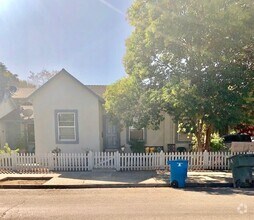Building Photo - Charming 3 bedroom 2 bath for Rent!