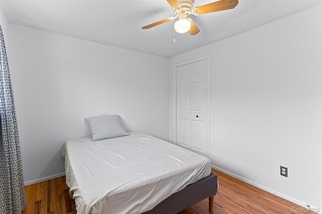 Building Photo - 25690 Glamorgan Dr