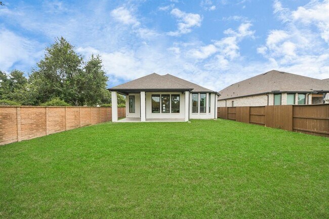 Building Photo - 3927 Shackleton Ct