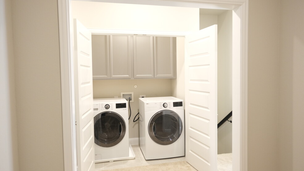 Building Photo - 332 Blackthorne Dr