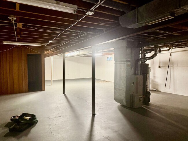 Building Photo - 209 Flintridge Dr