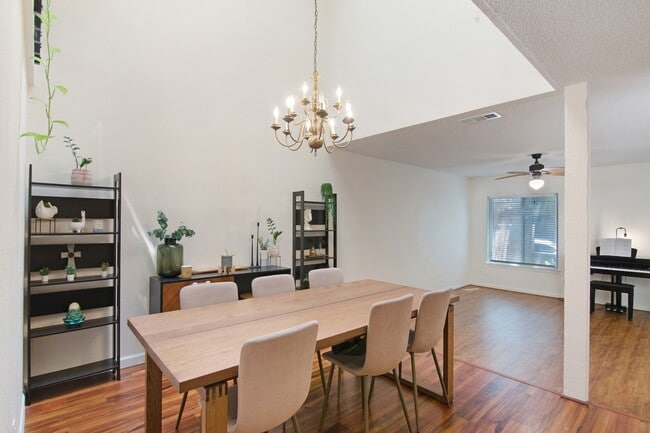 Building Photo - 11681 Village Pl Dr