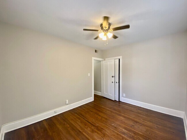 Building Photo - 1029 Dana Apts