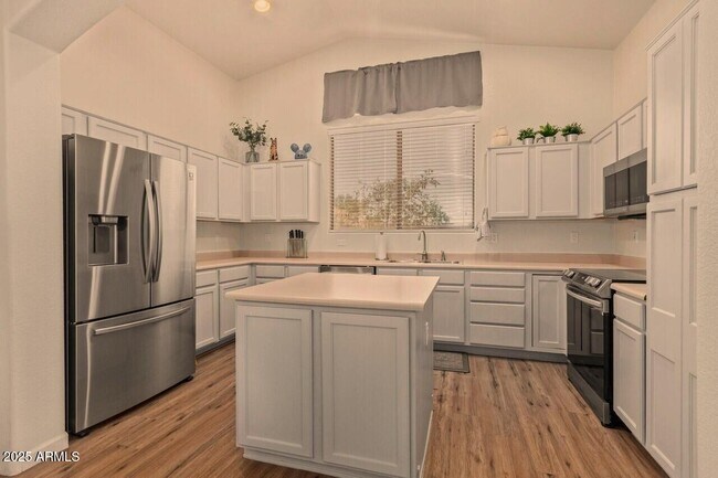 Building Photo - 1448 N Sierra Heights
