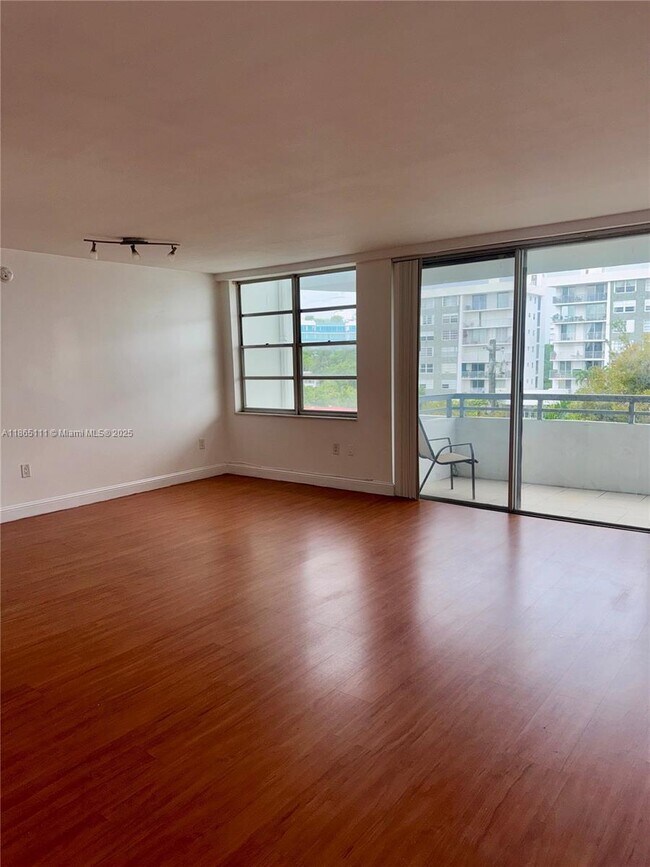 Building Photo - 1080 94th St