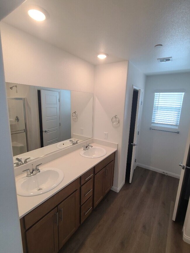 Building Photo - 1092 Saffron Toucan Ln
