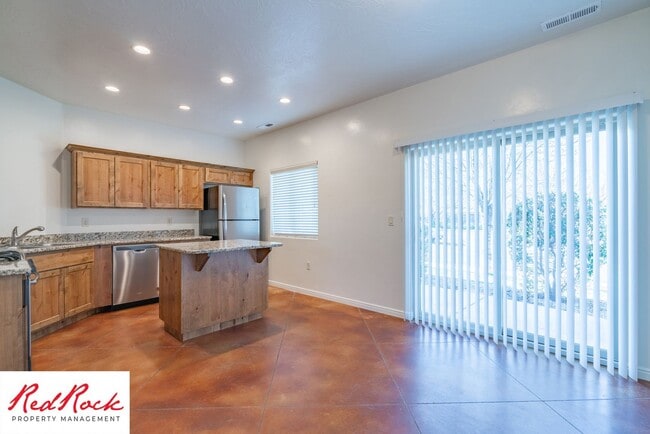 Building Photo - Dog Friendly, 3 Bedroom Townhome. $300 Off First Full Month's Rent!